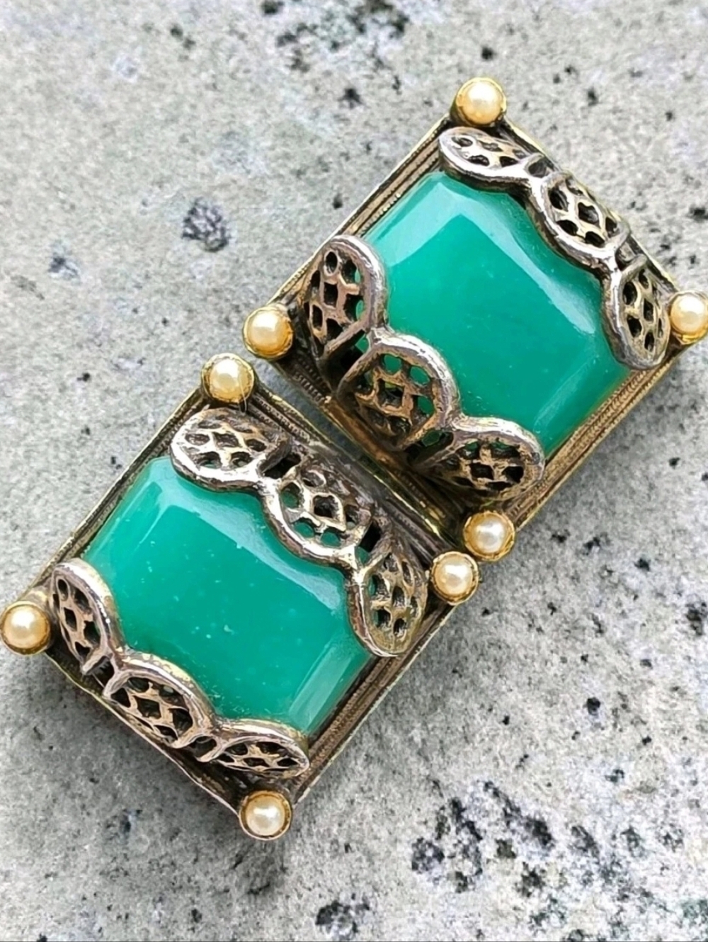 Vintage Green Molded Glass Cabochon Clip On Earrings Gold Tone Filigree Square